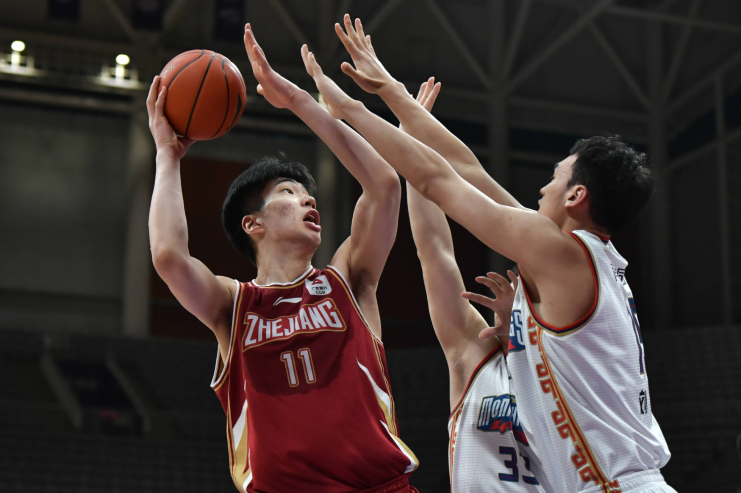 九游中国-关于鲁能中后卫受伤下场，导致球队失利的信息