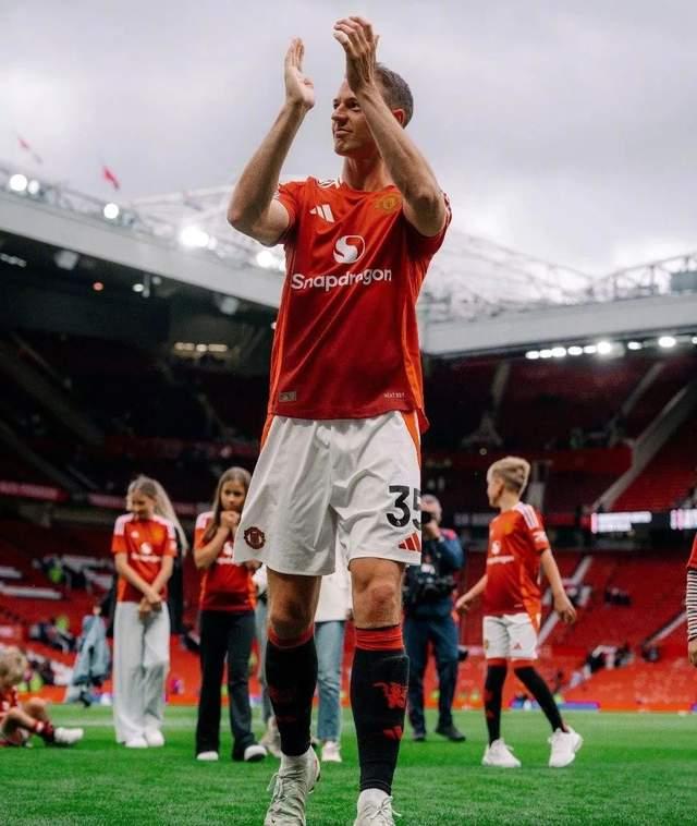 包含快讯:曼联抵达美国备战世俱杯的词条 包含快讯:曼联抵达美国备战世俱杯的词条