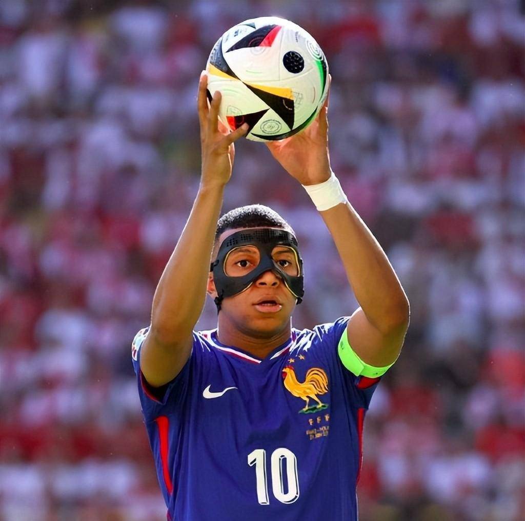 九游app下载-国内顶级足球赛事中一场悬念丛生的比赛，现场观众为之疯狂，呼声不断的简单介绍