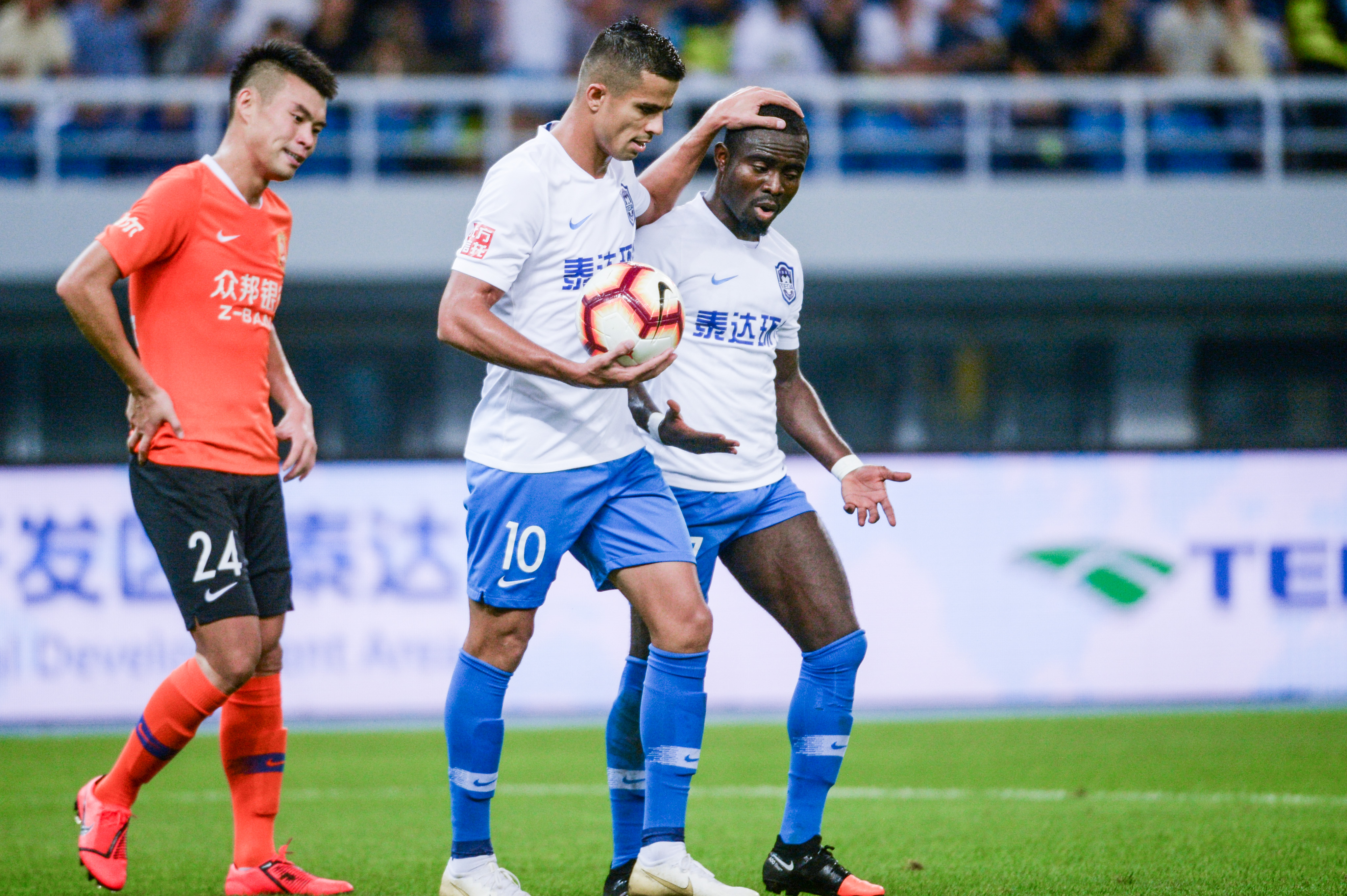 武汉卓尔连胜告急，挑战领头羊