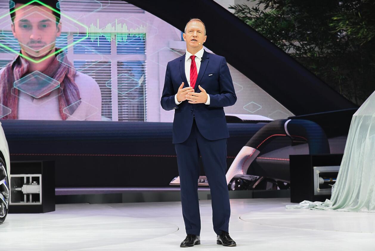 九游娱乐首页-西蒙斯高效率获赞,闪耀聚焦观众的简单介绍