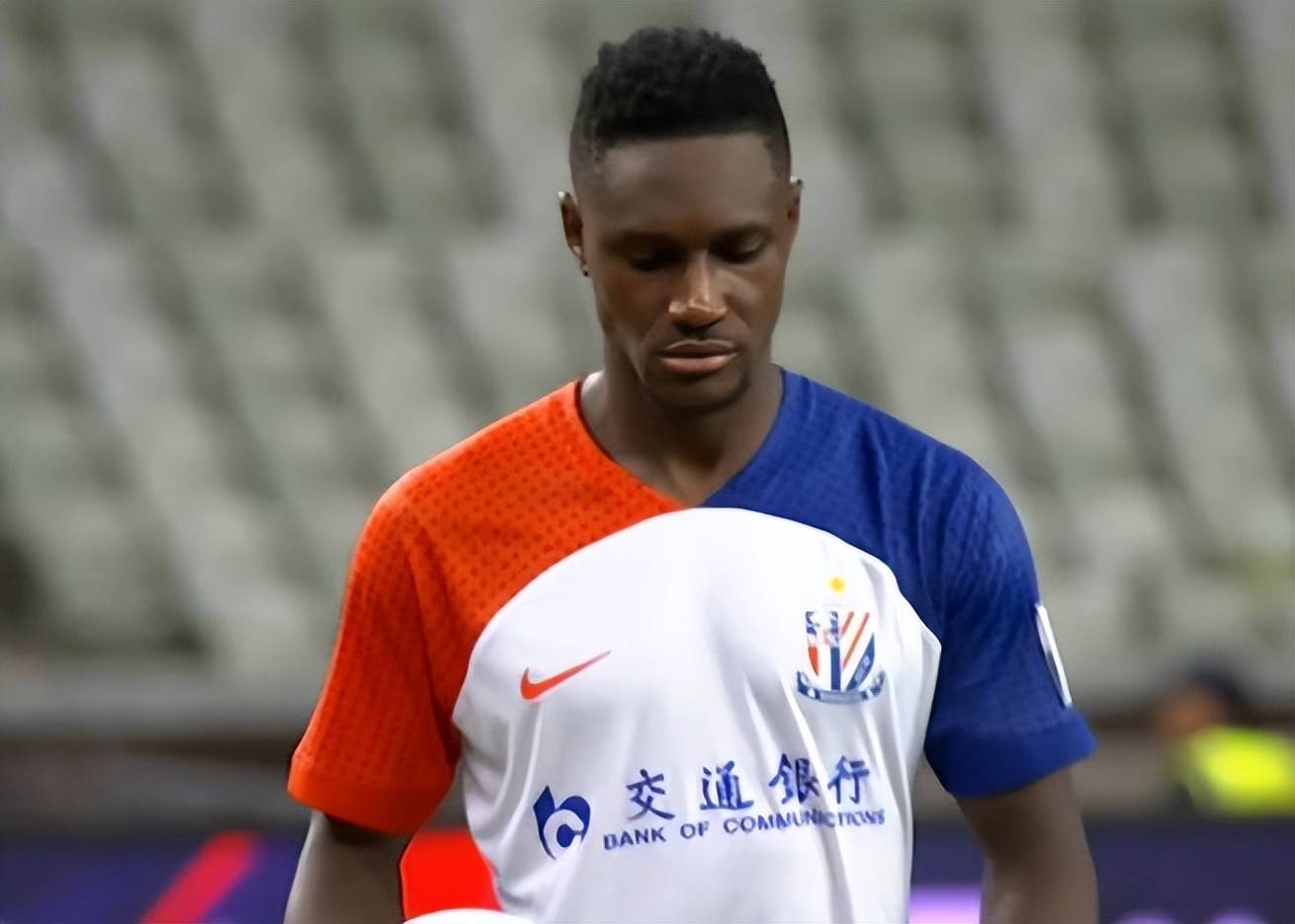 九游体育直播-马赛主帅赞扬中场表现出色的年轻球员