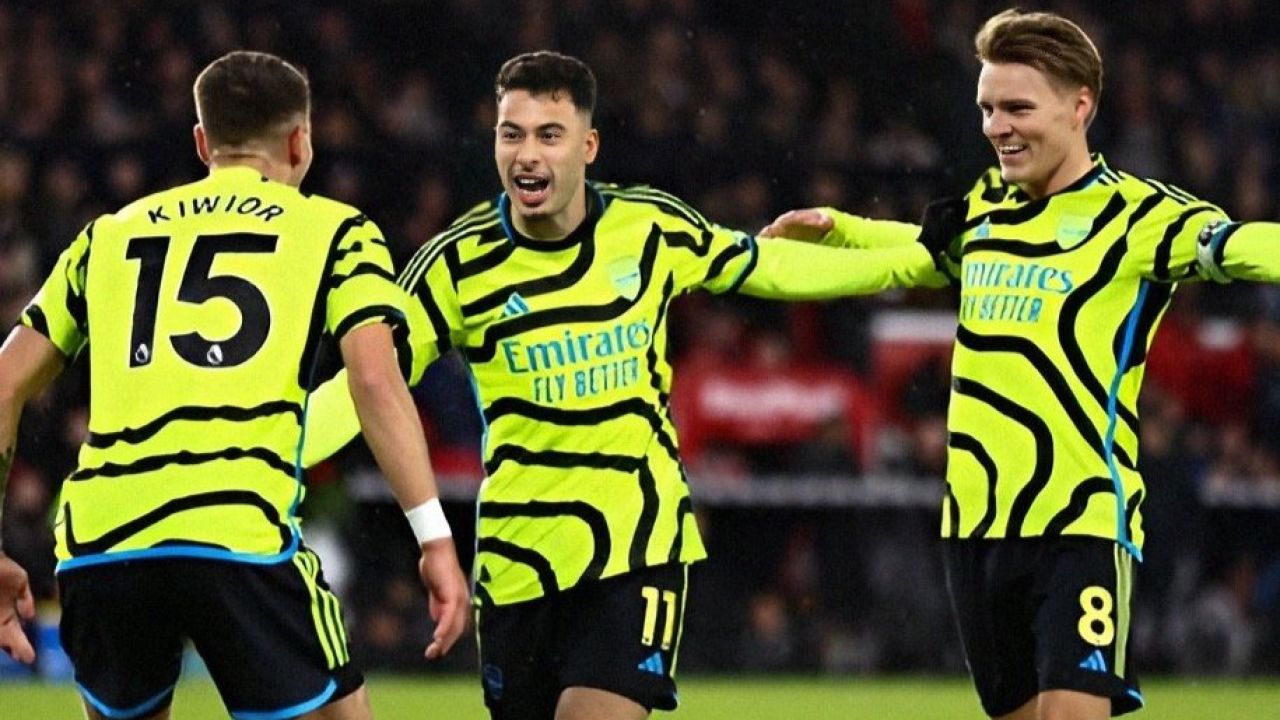 九游娱乐官方网站-包含阿森纳轻取谢菲联,继续豪取胜利的词条