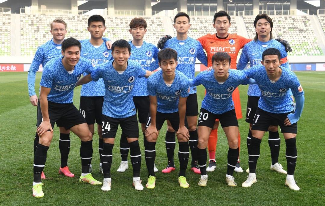 包含青岛大胜贵州，积分领先晋级机会增大的词条