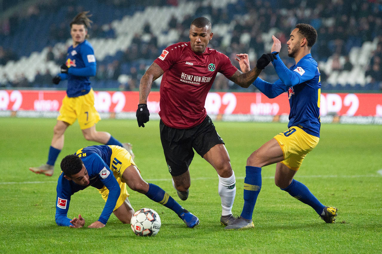 九游娱乐入口-卡尔斯鲁厄主场被遏止不莱梅的连胜