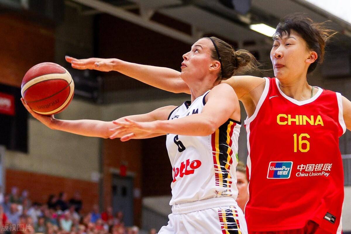 荷兰女篮联赛举行慈善友谊赛 荷兰女篮联赛举行慈善友谊赛