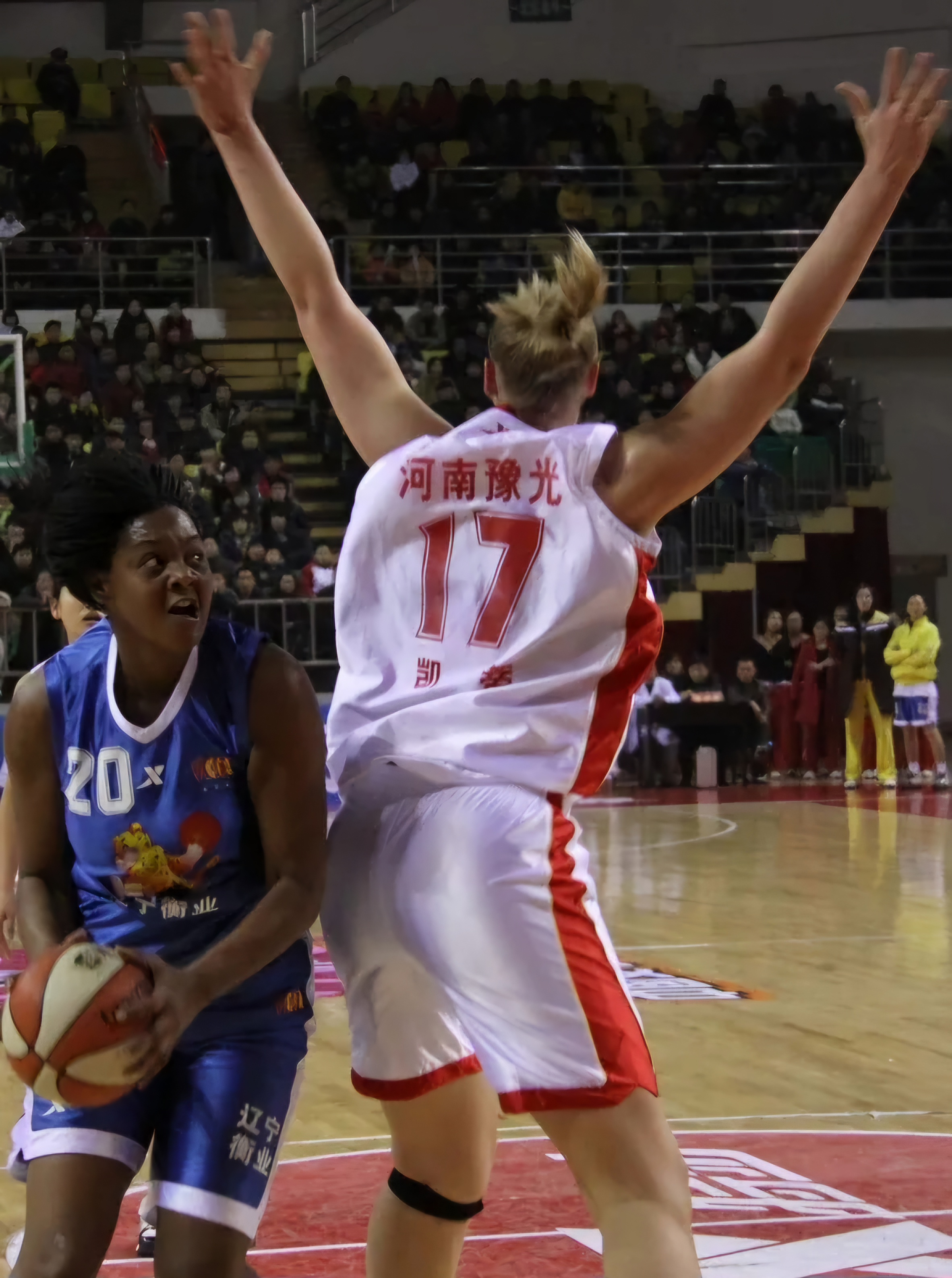 辽宁女篮大胜告捷，压倒群雄