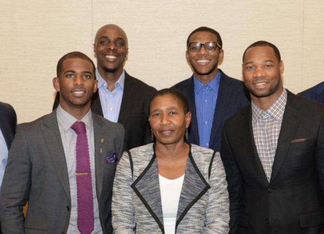 九游娱乐官方网站-关于NBA球员心系抗疫一线，纷纷捐款捐物的信息