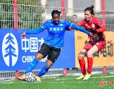 顶尖对手：女足队员迎战强敌