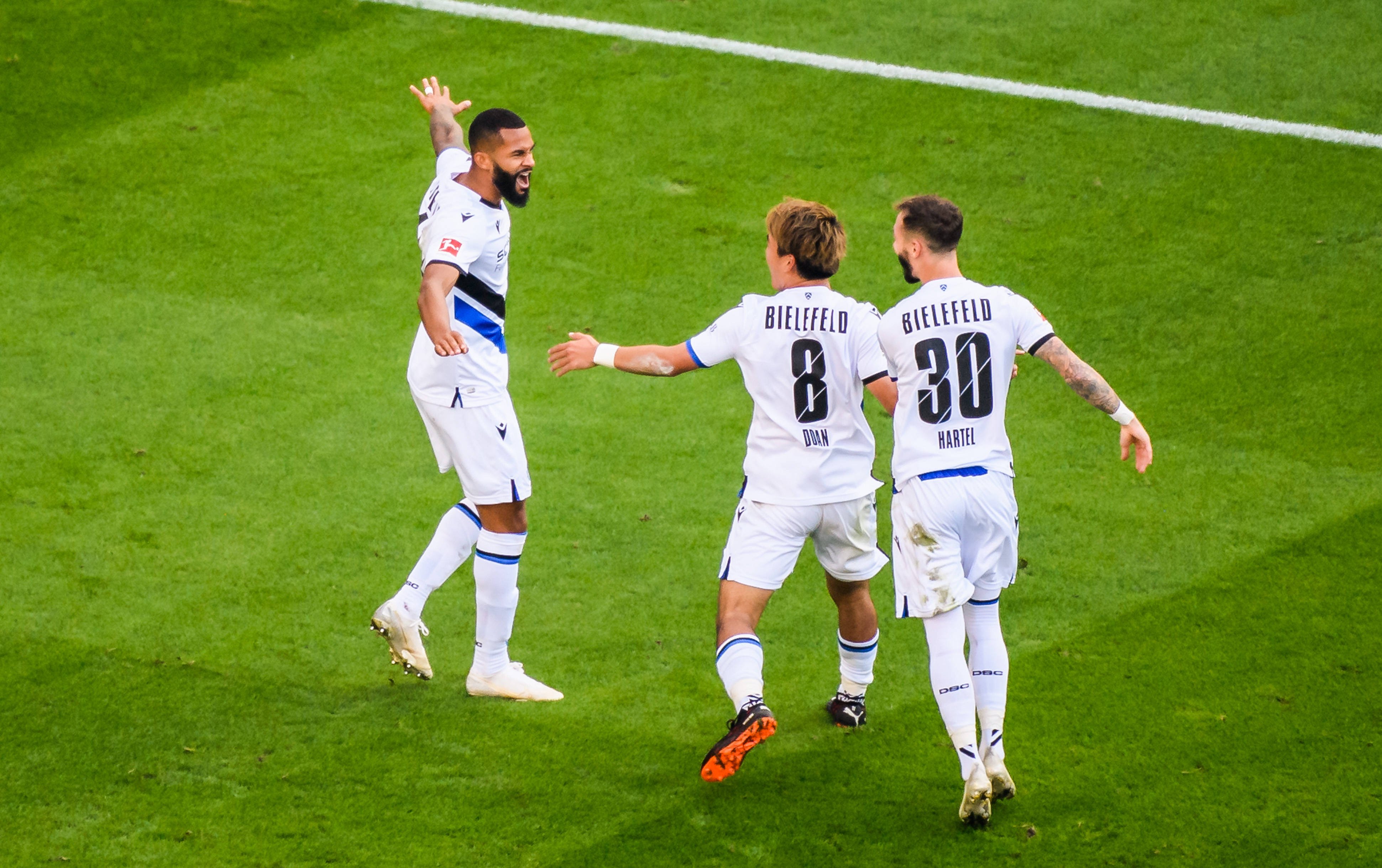 九游娱乐官方-比勒费尔德碰上沙尔克,争取保级机会