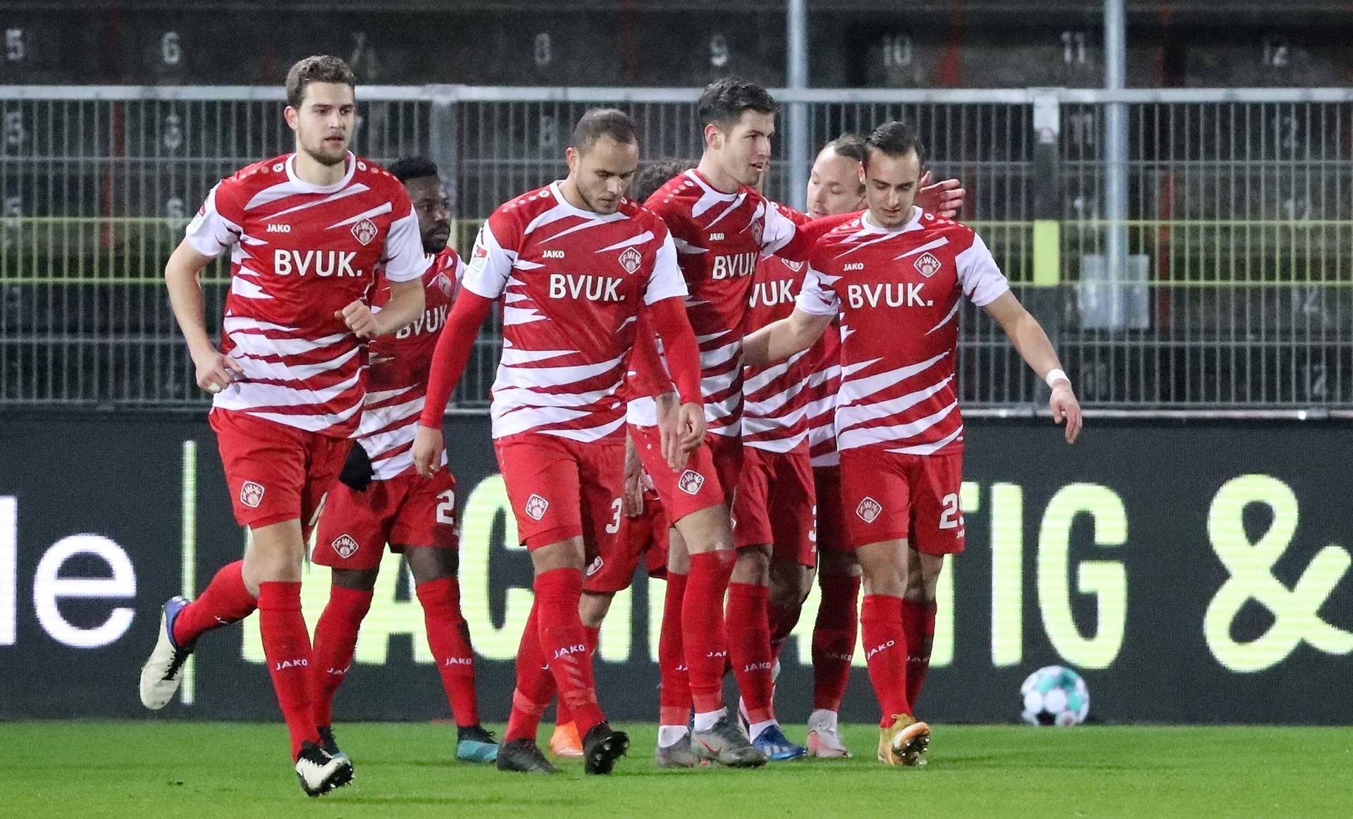 比勒费尔德碰上沙尔克，争取保级机会