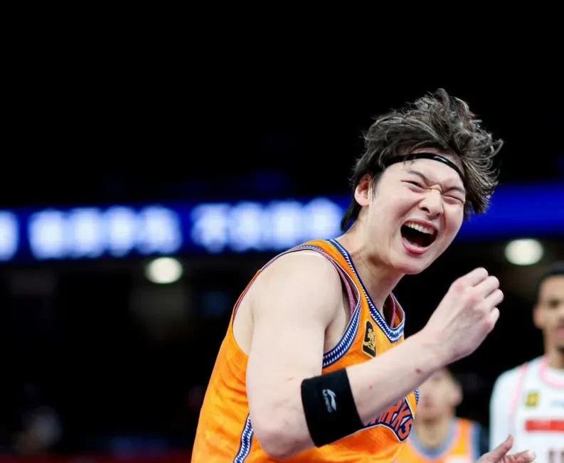 九游VIP-包含上海队主场比赛擒下对手,球员拼尽全力展现实力的词条