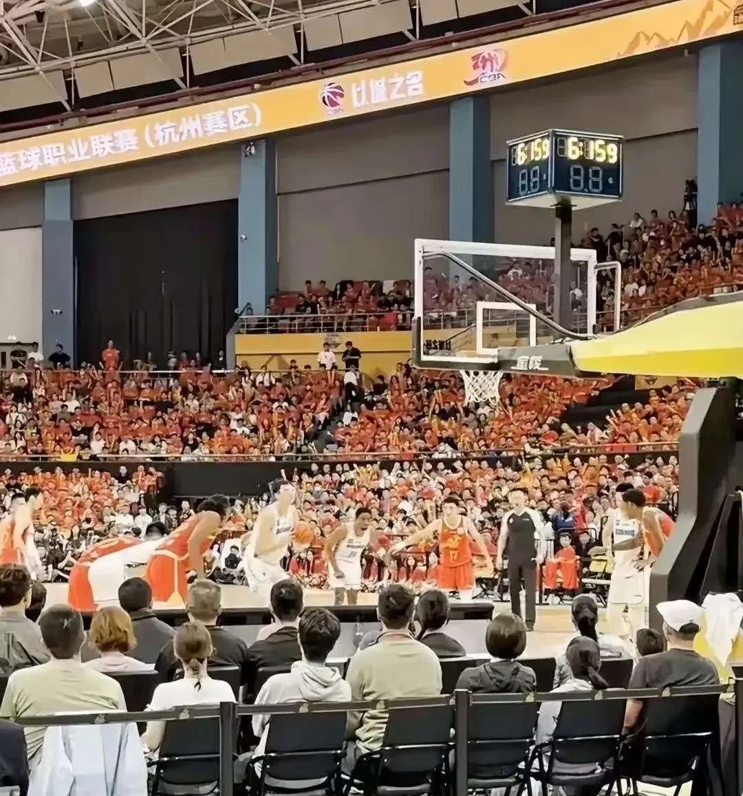 队员表现优异!总决赛氛围热闹,球迷支持满满!的简单介绍 队员表现优异!总决赛氛围热闹,球迷支持满满!的简单介绍