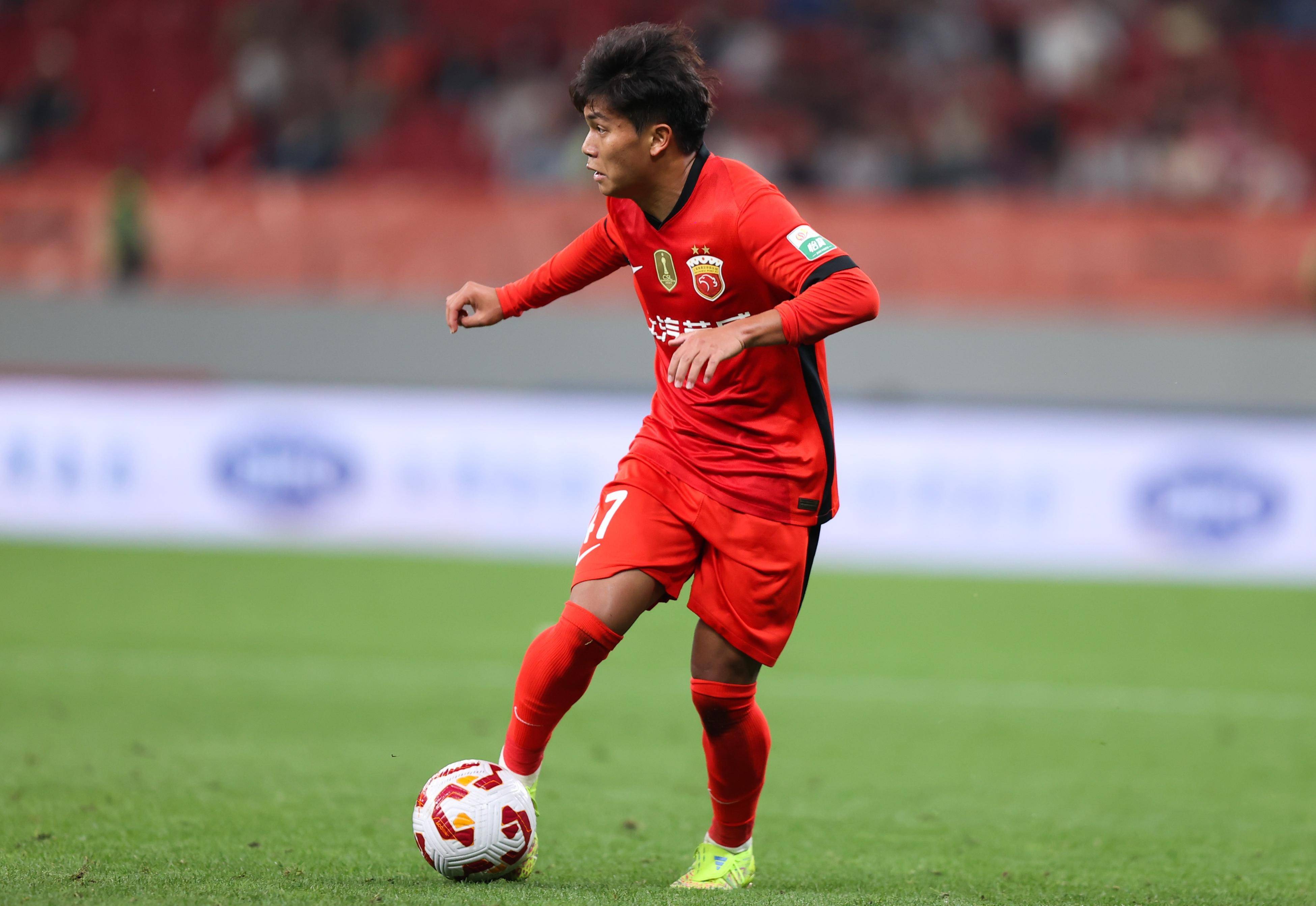 吴庆主罚点球,山东泰山主场击败上海海港,保持不败战绩 吴庆主罚点球,山东泰山主场击败上海海港,保持不败战绩