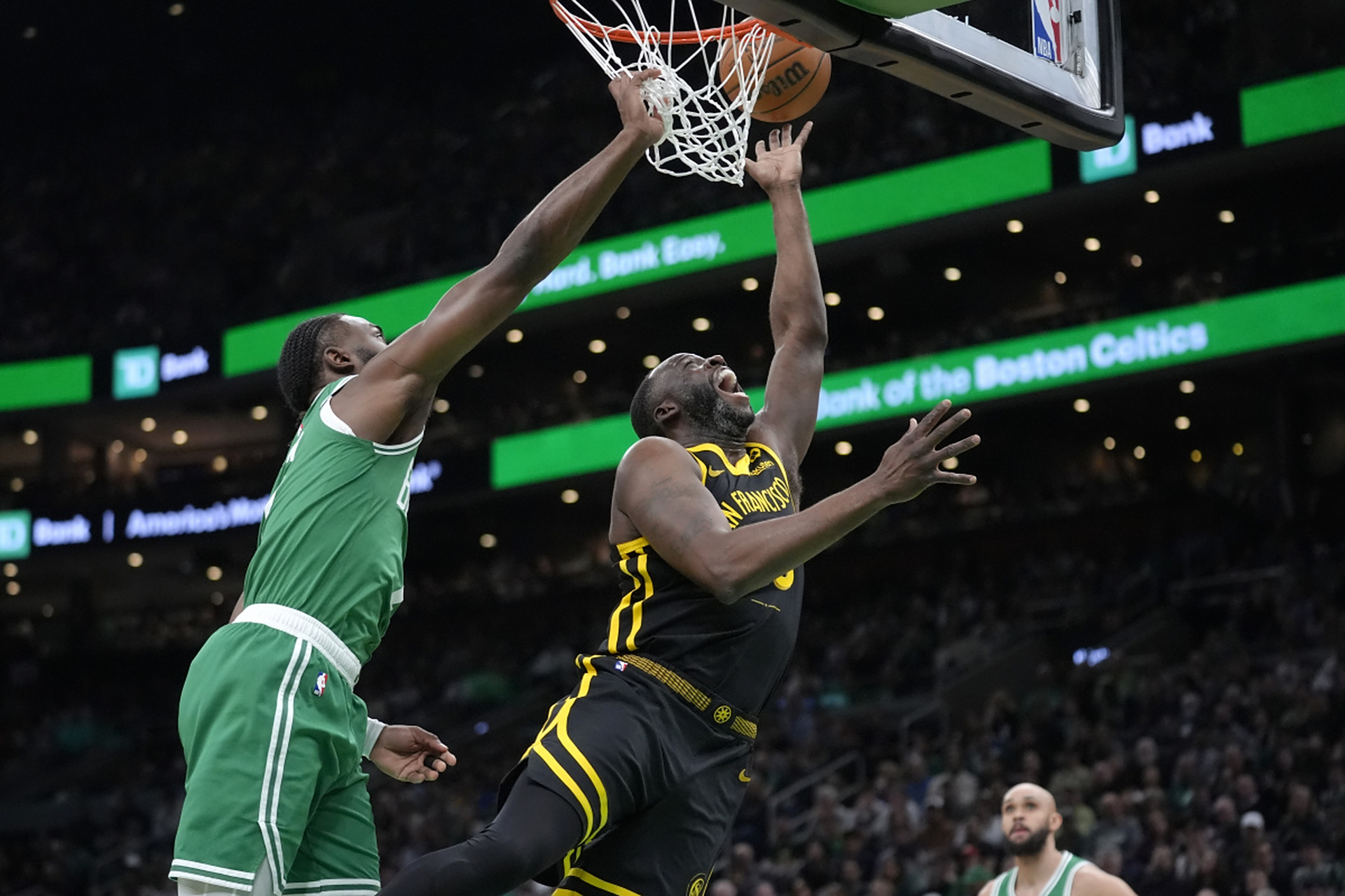 9you娱乐-凯尔特人队遭遇失利,东部排名下滑至第五