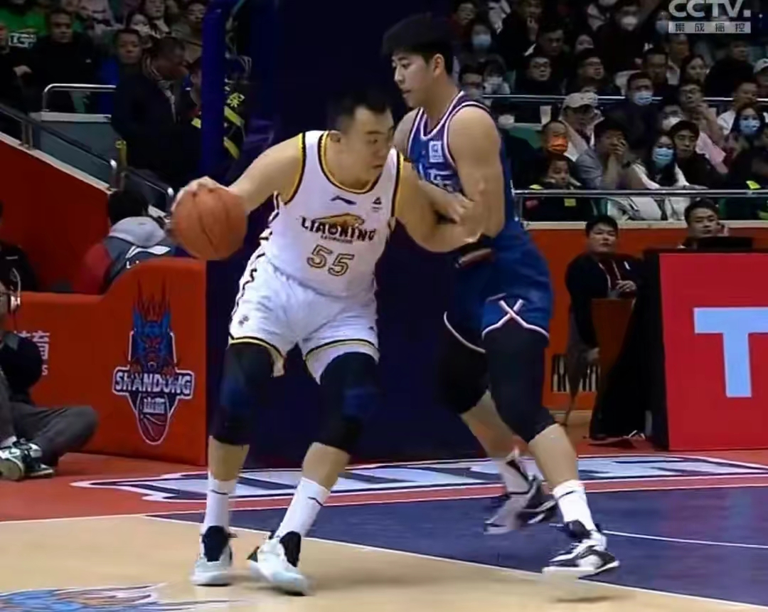 九游app下载-贵阳男篮大比分获胜,继续保持领先