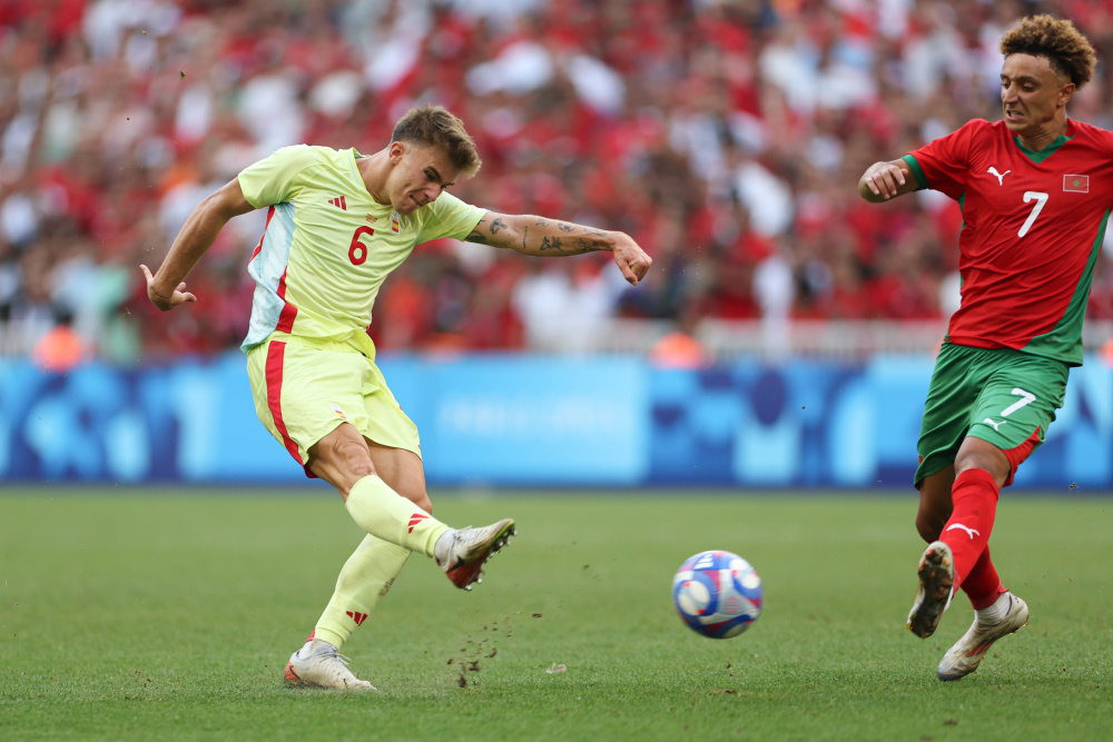 法国足球联赛中一场紧张激烈的比赛即将上演