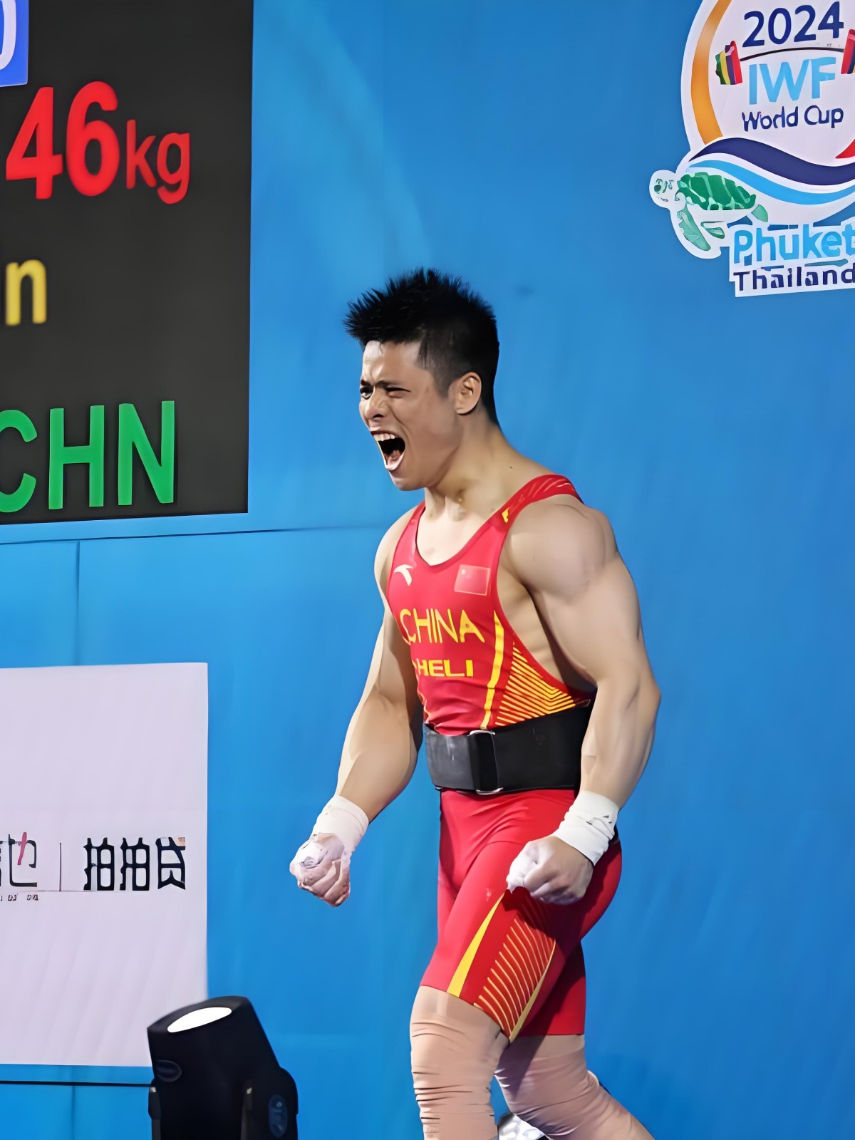 铁人三项比赛中泰国选手勇夺冠军！