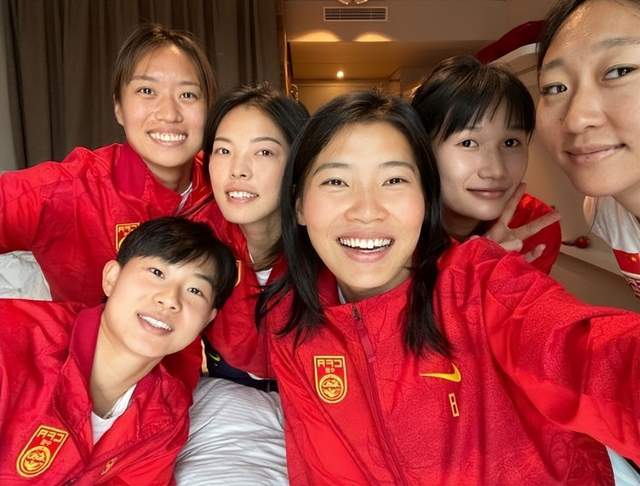 九游娱乐官方-女足赛场上中国队技压群雄，获得胜利