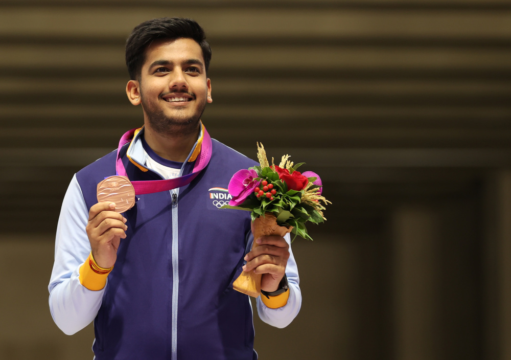 印度射击选手夺冠，为国争光