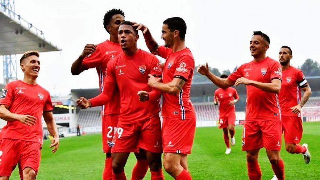 亚眠客场不敌里昂,联赛形势不容乐观 亚眠客场不敌里昂,联赛形势不容乐观