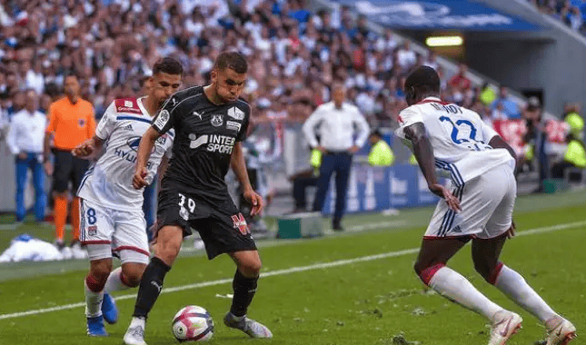 九游娱乐网站-亚眠客场失利，保级防线岌岌可危的简单介绍