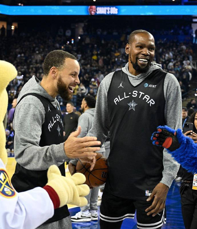 关于全明星赛巨星集聚，精彩表演令人目不转睛的信息