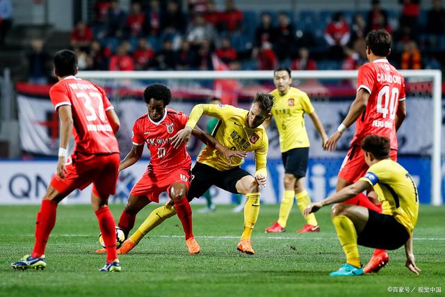 拜仁慕尼黑逆转战胜对手,全队庆祝胜利 拜仁慕尼黑逆转战胜对手,全队庆祝胜利