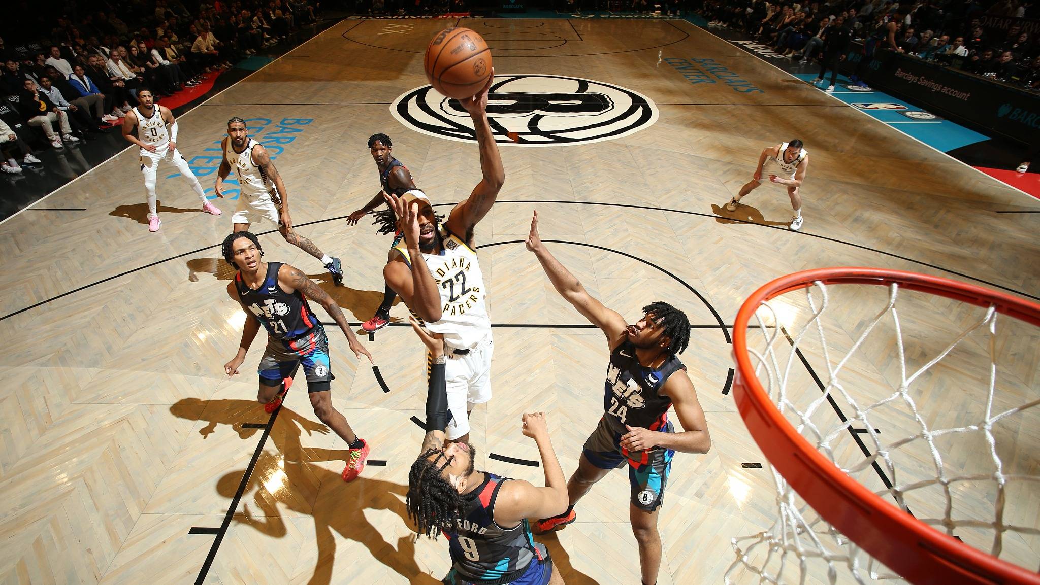 黄蜂队战胜篮网队,进入季后赛次轮 黄蜂队战胜篮网队,进入季后赛次轮