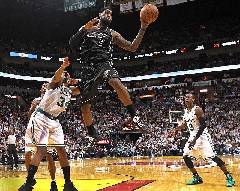 九游体育直播-热火队客场险胜凯尔特人队,东部半决赛大幕拉开