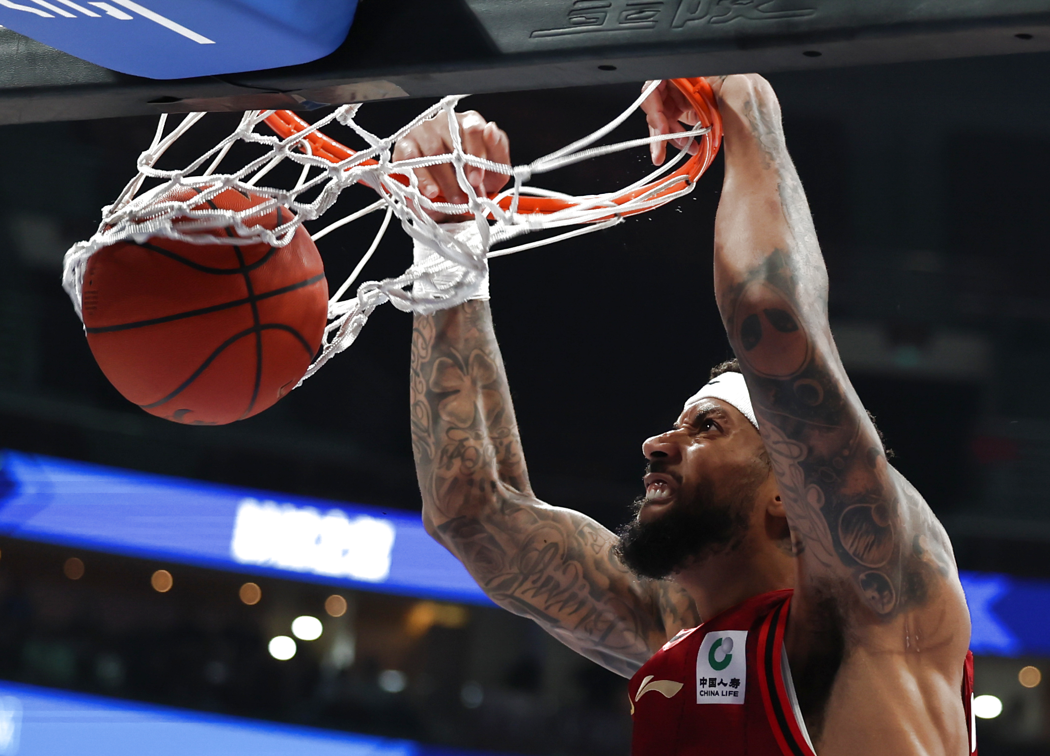 九游中国-精湛技巧展现，双方阵中球员场上技术实力得到验证