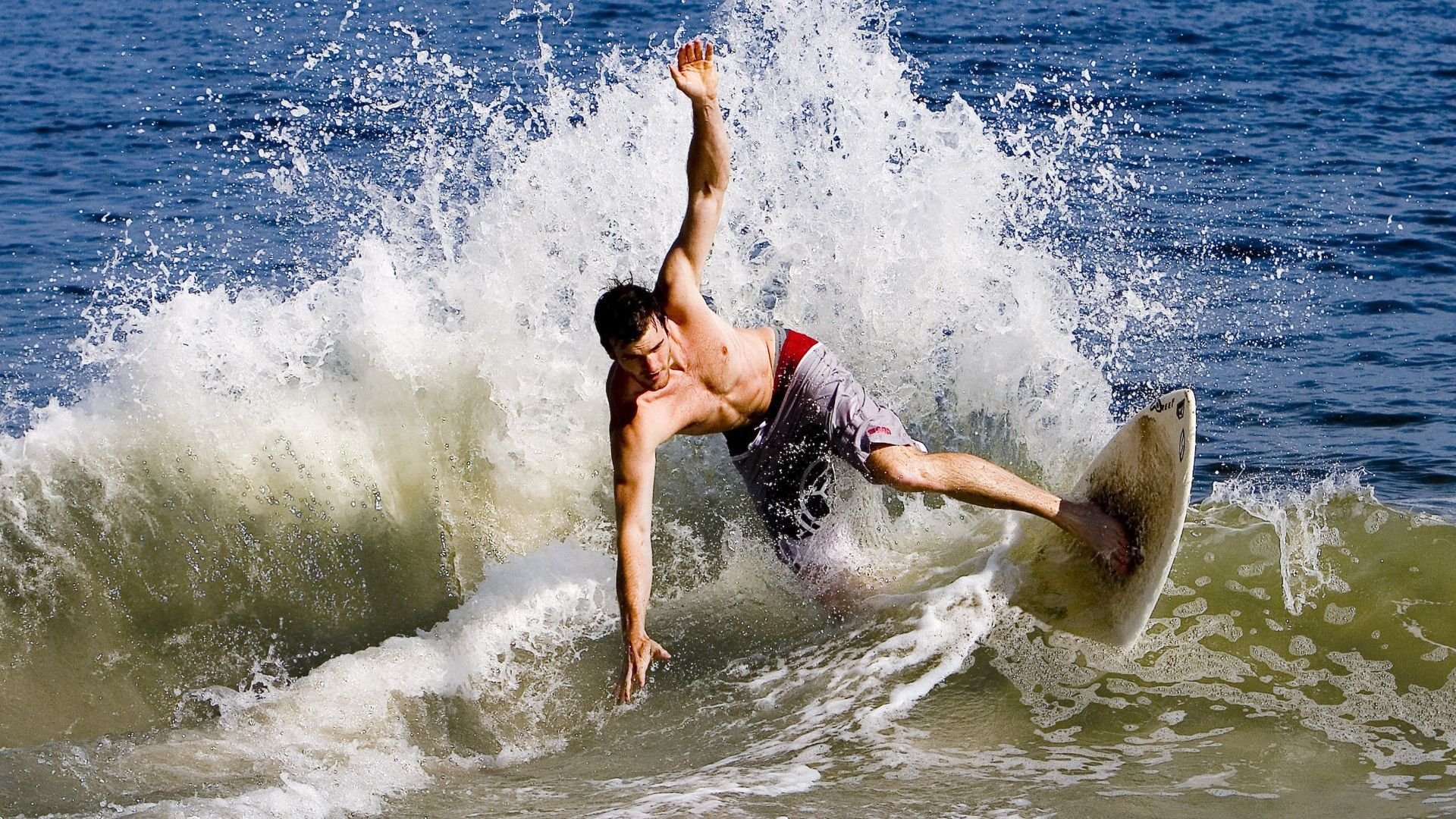 九游官网-橙与蓝，一场改写排名的波兰闪电